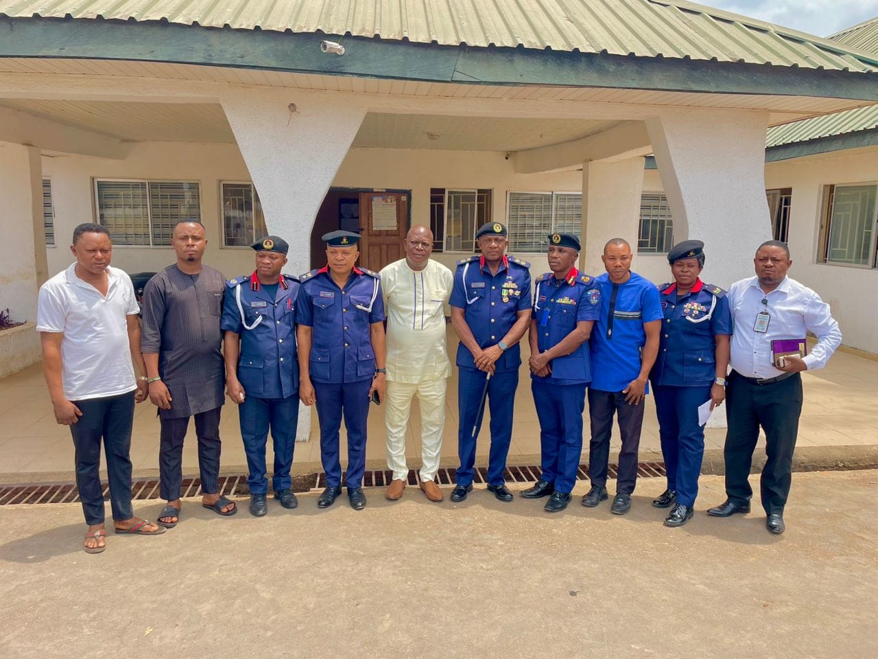 Photo News: OBUDU COUNCIL BOSS RECEIVES NSCDC STATE COMMANDANT