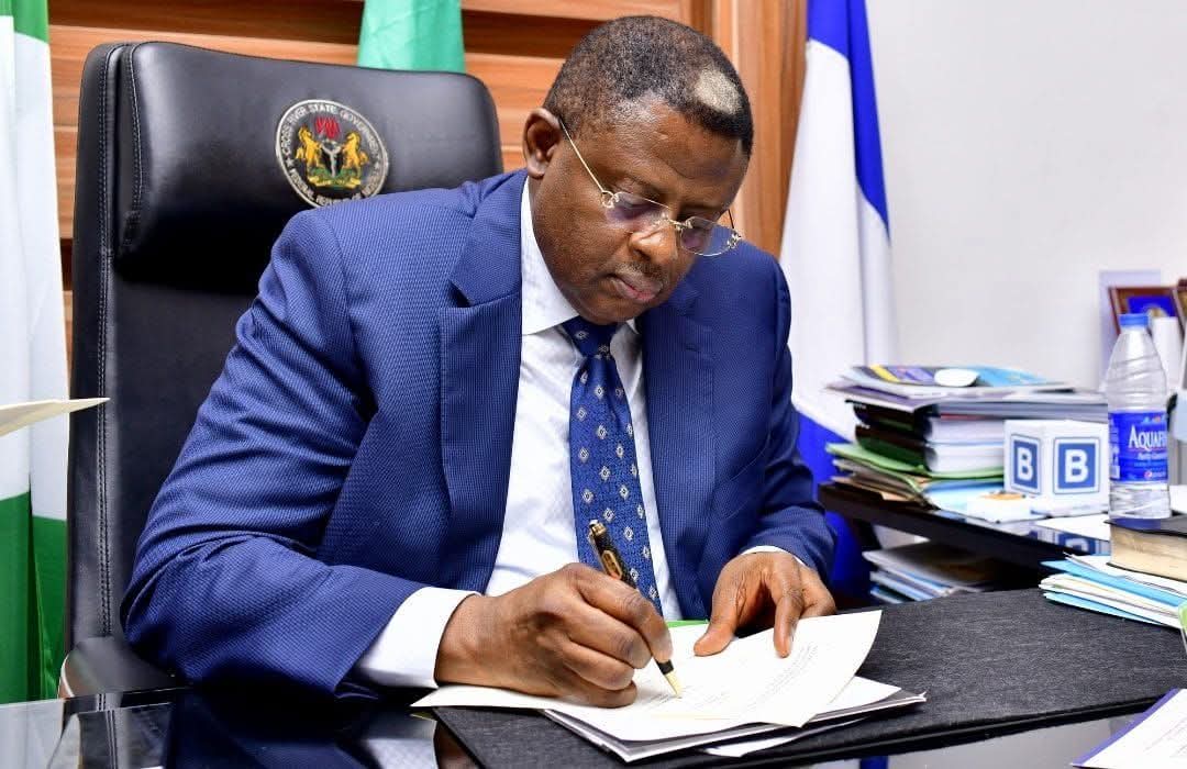 Gov Otu Resumes Students’ Bursaries, Unveils Medical Grants